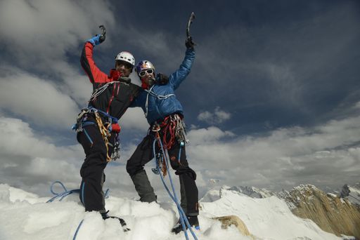  David Lama (rechts im Bild) und David Lama im Juli
diesen Jahres auf dem Gipfel des Trango Towers in Pakistan. /
Weiterer Text über ots und auf http://www.presseportal.ch. Die
Verwendung dieses Bildes ist für redaktionelle Zwecke honorarfrei.
Veröffentlichung unter Quellenangabe: "ots.Bild/Corey Rich".