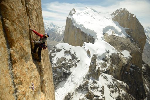 Vorschau Bild von Der Mammut Proteam Athlet David Lama erklettert im
Juli diesen Jahres den Trango Tower in Pakistan. / Weiterer Text
über ots und auf http://www.presseportal.ch. Die Verwendung dieses
Bildes ist für redaktionelle Zwecke honorarfrei. Veröffentlichung
unter Quellenangabe: "ots.Bild/Corey Rich".