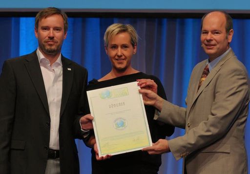 Zertifikatsüberreichung zur GREEN BRAND Austria an Ulla
Wannemacher und Andreas Wilfinger von RINGANA