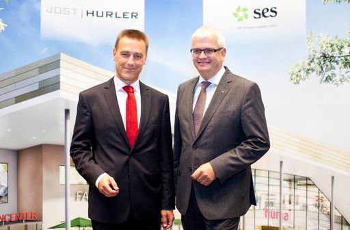 http://www.apa-fotoservice.at/galerie/3438/ Im Bild
v.l.n.r.: Albert Heinermann, CEO, Jost Hurler Beteiligungs- und
Verwaltungsgesellschaft GmbH & Co. KG und Mag. Marcus Wild, CEO, SES
Spar European Shopping Centers.