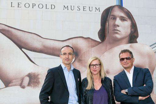  http://www.apa-fotoservice.at/galerie/3451 Im Bild
vlnr.: Dr. Tobias G. Natter (Museologischer Direktor, Leopold
Museum-Privatstiftung), Ilse Haider (Künstlerin), Dir. Mag. Peter
Weinhäupl (Managing Director, Leopold Museum-Privatstiftung)