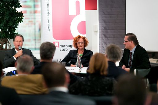 http://www.apa-fotoservice.at/galerie/3446/ Im Bild
v.l.n.r.: Jaan Albrecht (Austrian Airlines, CEO), Andrea Hodoschek
(Kurier), mc-Vizepräsident Dr. Günther Ofner (Flughafen Wien,
Vorstandsdirektor)