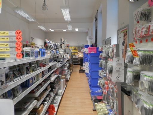 Vorschau Bild von Der Netzwerkshop deckt als einziger Spezialshop
dieser Art mit über 5000 lagernden Kabeln und Adaptern eine
erstaunliche Produktpalette ab.