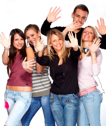 Vorschau Bild von Die Linzer Lehrlinge des hotspots chili staff
club starten durch: sie lernen verschiedene Betriebe kennen, treffen
einander zum clubbing, werden von erfahrenen hotspots Fachleuten
trainiert.