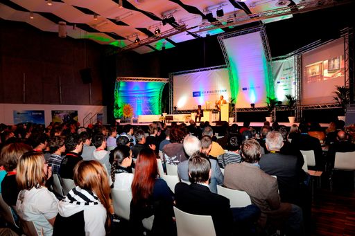 Vorschau Bild von Rund 300 Kongressbesucher verfolgten die Vorträge
der hochkarätigen Referenten.