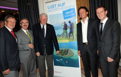  Im Bild (v.l.n.r.): Bgm Mag.Arnold, KR
Hinterleitner, KR Wrann, Mag. Liegl, Mag. Sint