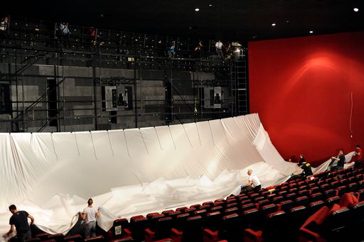 Montage IMAX Leinwand.