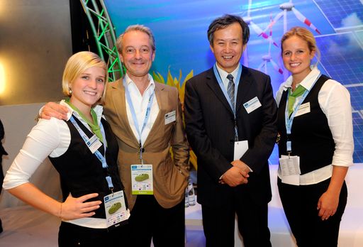 Vorschau Bild von Günak und Huang Ming eröffneten mit ihren Vorträgen
das 4. NEW MOBILITY FORUM 2012.