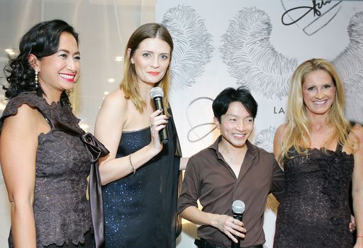  http://www.apa-fotoservice.at/galerie/3540 Im Bild
v.l.n.r.: Bobbie Le Poppmeier (Geschäftspartnerin La Hong Nhut),
Mischa Barton (Schauspielerin/Designerin), La Hong (Designer) und
Dali Koljanin (Geschäftsführerin La Hong Nhut)
