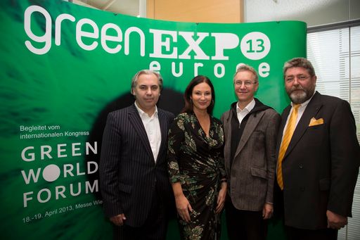 greenEXPO13-Präsentation in der Messe Wien,
v.l.n.r.: Georg KINDEL (Projektmanager der greenEXPO) / Christina
ZAPPELLA-KINDEL (Geschäftsführerin von PRIMA VISTA, Initiatorin und
Veranstalterin der greenEXPO) / Univ.-Lekt. DI Dr. Alfred STRIGL
(Nachhaltigkeitsforscher, Wissenschaftlicher Leiter des GREEN WORLD
FORUM) / Dir. Johann JUNGREITHMAIR (CEO von Reed Exhibitions Messe
Wien)