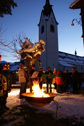  Stimmungsvoll: Der Schwarzenberger Advent im
Bregenzerwald.
