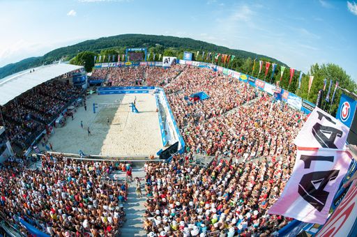  Das Stadion und der Center Court des A1 Beach
Volleyball Grand Slams presented by ERGO.