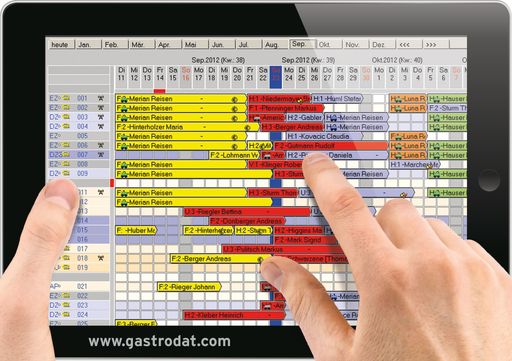 Vorschau Bild von Hände halten ein iPad mit Zimmerplan