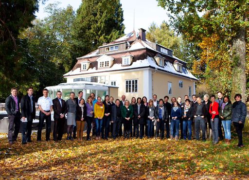 Die TagungsteilnehmerInnen vor dem Seminarhotel
in Nußdorf