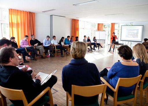 Vorschau Bild von Dr. Gertraud Leimüller bei ihrem Impulsvortrag
zum Thema "Innenstadt als Unternehmensstandort und Raum für
Innovation".