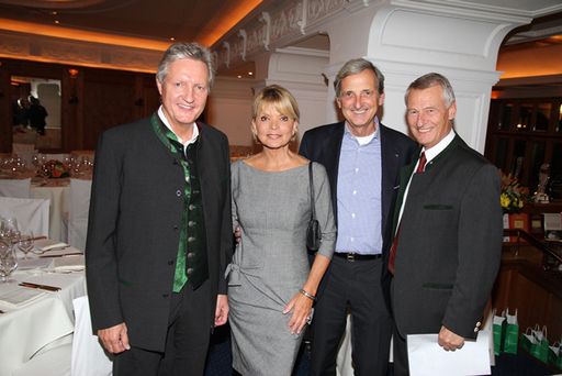 Vorschau Bild von v.l.n.r.: Herbert Hörrlein, Uschi Glas, Dieter
Hermann, Prof. Dr. Thomas Gruber.