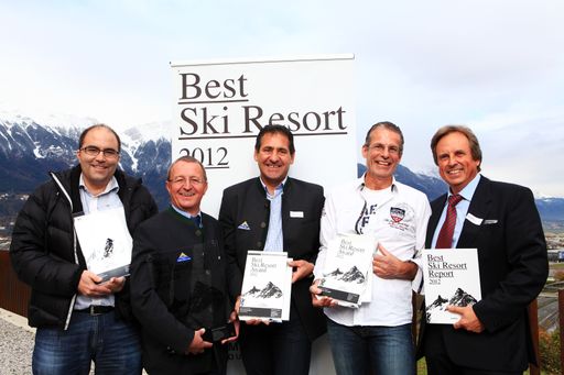  Stolze Preisträger bei der Verleihung des "Best
Ski Resort" Award 2012 (v.l.): Valentin König (CEO Aletsch Bahnen
Management AG, 3. Rang), die Gesamtsieger Georg Geiger (GF
Bergbahnen Serfaus) und Hubert Pale (GF Bergbahnen Fiss-Ladis),
Rainer Flaig (CEO Saas Fee Bergbahnen AG, 2. Platz) und
Studienleiter Mike Partel.