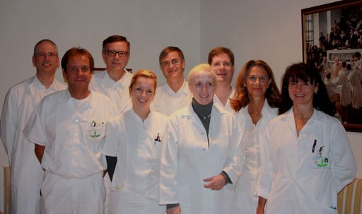 Das Team der Chirurgie im Hartmannspital besteht
aus acht FachärztInnen für Chirurgie und einer Assistenzärztin.