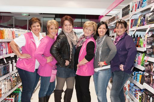 http://www.apa-fotoservice.at/galerie/3579 Das Team
vom Bipa Ebensee Lahnsteiner Anita, Heißl Berta, Rayonsleiterin
Claudia Forster, Filialleiterin Johanna Ebenschwaiger, Anita
Hitzenberger, Monika Feichtinger.