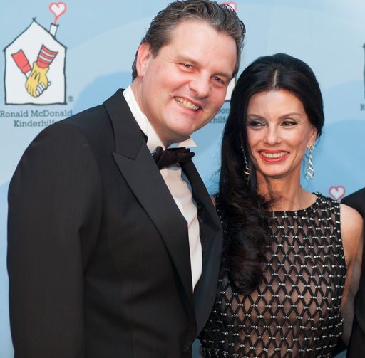  http://www.apa-fotoservice.at/galerie/3597/ Ronald
McDonald Kinderhilfe Gala 2012 mit: Andreas Schwerla (Managing
Director McDonald's Österreich) und Sonja Klima (Präsidentin Ronald
McDonald's Kinderhilfe)