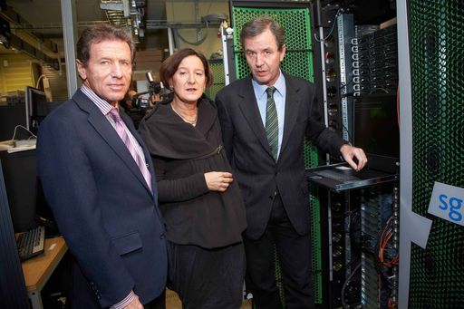 BM Mikl-Leitner, BM Töchterle und ZAMG-Direktor
Staudinger präsentieren neuen Großrechner