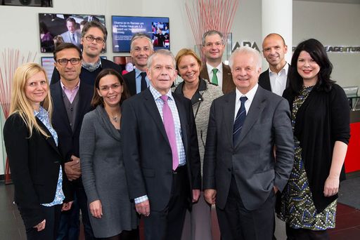 v.l.n.r.: Christa Riffert, Geschäftsführerin IBS
- Institut für berufsbegleitende Studien; Josef G. Margreiter,
Geschäftsführer Tirol Werbung GmbH; Stefan Kröll, Geschäftsführer
pro.media kommunikation GmbH (Vorsitzender des Fachbeirates); Ulrike
Rauch-Keschmann (Unternehmenssprecherin Österreich Werbung); Thomas
Reisenzahn, Generalsekretär Österreichische Hoteliervereinigung
(ÖHV); Egon Smeral (WIFO); Petra Stolba, Geschäftsführerin
Österreich Werbung; Rainer Ribing, Geschäftsführer Bundessparte
Tourismus und Freizeitwirtschaft/WKÖ; Carl-Eduard Meyer,
Geschäftsführer news aktuell GmbH; Hubert Siller, Leiter MCI
Tourismus; Alexandra Aigmüller, Geschäftsführerin APA-OTS
Tourismuspresse GmbH