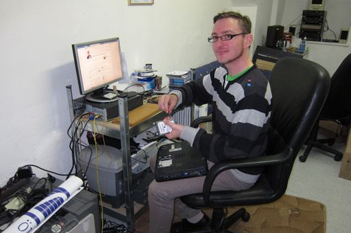 Mag. Rüdiger Wetzl von Compuritas. Durch hohes
Engagement verlängert Compuritas die Nutzungsdauer von IT-Hardware
und trägt so zum Umwelt- und Klimaschutz bei. Gleichzeitig
profitieren Bedürftige und gemeinnützige Organisationen von den
Leistungen des Social-Entrepreneurship-Unternehmens aus Graz.