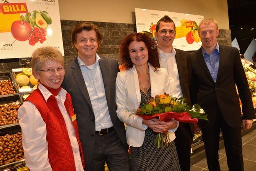 http://www.apa-fotoservice.at/galerie/3586 Im Bild
v.l.n.r.: Heidemarie Mikowits, BILLA Marktmanagerin, Manfred
Pitters, BILLA Vertriebsmanager, Manuela Herrmann, BILLA
Regionalmanagerin, Jürgen Ernst Wolf, BILLA Frischebetreuer und
Josef Holzleitner, BILLA Vertriebsdirektor, in der frisch eröffneten
BILLA Filiale in Oberwart.