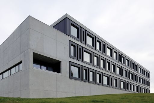  Der Aluminium-Architektur-Preis 2012 der
Gemeinschaftsmarke ALU-FENSTER ging an Marte.Marte Architekten für
das Schulzentrum in Grieskirchen.