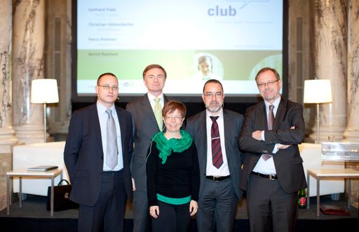 http://www.apa-fotoservice.at/galerie/3644 Im Bild
v.l.n.r.: Christian Hinterdorfer (Innovationsmanager Rubblemaster),
Gerhard Fiala (Managing Partner, Pontis Capital), Petra Püchner
(Steinbeis Stiftung Europazentrum),Bernd Reichert, DG Research,
Europäische Kommission und Johannes Steiner, Leiter des club
research.