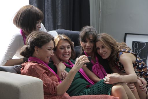 Vorschau Bild von Gezeigt wird eine Auswahl neuer türkischer Filme,
die auf den angesehensten Filmfestivals ( Berlinale, Cannes,
Montreal, Toronto, Venedig) mit Preisen ausgezeichnet wurden.
Filmliebhaber haben die Möglichkeit, Filme wie Kosmos, Mein Marlon
und Brando, Haar, Es war einmal in Anatolien, Zenne, Haltestelle der
Erlösung (im Bild)