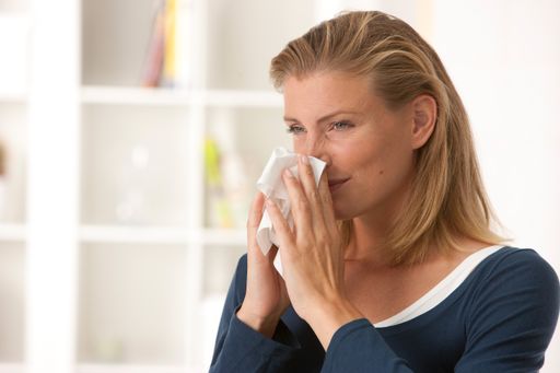 Die Beeinträchtigung der mukoziliären Clearance
gilt als der Schlüsseldefekt bei entzündlichen Krankheitsbildern der
oberen und unteren Atemwege. Daher besteht ein besonders
erfolgversprechender Therapieansatz darin, die mukoziliäre Clearance
zu reaktivieren.