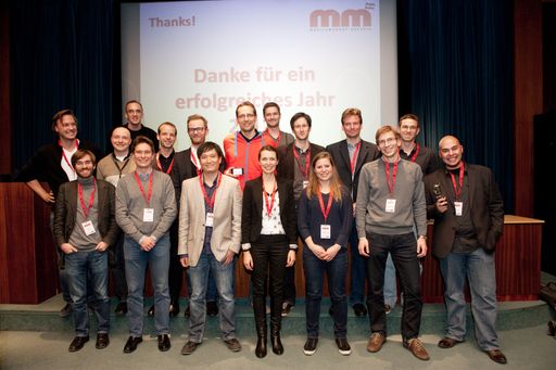 Die zehn Finalisten, Mitglieder des
MobileMonday-Teams sowie die Jury der Demo Night 2012.