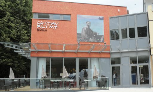 Das am 14. Juli 2012 eröffnete Gustav
Klimt-Zentrum in Kammer am Attersee konnte nach nur 4 Monaten eine
Frequenz von 15.000 Besuchern verzeichnen.