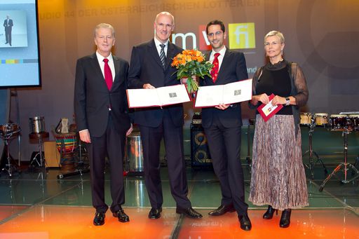  Bild v. l. n. r.: Bundesminister Reinhold
Mitterlehner (BMWFJ), Martin Engelmann (dm drogerie markt), Stefan
Ornig (movea marketing), Ingrid Vogl (PRVA-Präsidentin). Abdruck
honorarfrei - (C) Jana Madzigon.