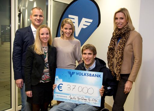 Im Bild v.l.n.r. Dir. Wolfgang Layr (Vorstand
Volksbank Wien AG), MMag. Barbara Bleier (Marketingleitung Volksbank
Wien), Jacqueline Raab, Mag. Wolfgang Illek (Wings for Life), Anita
Gerhardter (Geschäftsführerin Wings for Life)