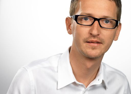  "Mehrjährige erfolgreiche Zusammenarbeit mit
Siemens und eine gute Geschäftsentwicklung war für das Management
von ACREG der Grund diese Akquisition durch SIEMENS anzustreben",
erklärt der Geschäftsführer von ACREG, Markus Österreicher "Die
Vorteile für unsere Kunden liegen nicht nur im weltweiten Vertriebs-
und Servicenetz von Siemens, darüber hinaus wollen wir auch unsere
Forschungstätigkeiten verstärken und ein Kompetenz-zentrum für
Säuremanagement aufbauen"