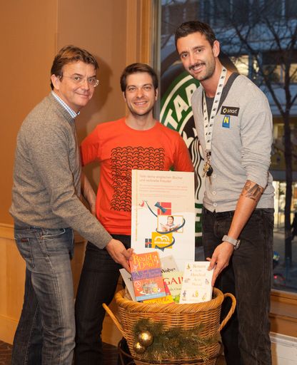 Vorschau Bild von Im Bild v.l.n.r.: Hannes Jagerhofer, Bookbridge
Mitbegründer Carsten Rübsaamen, Beachvolleyballstar Clemens Doppler