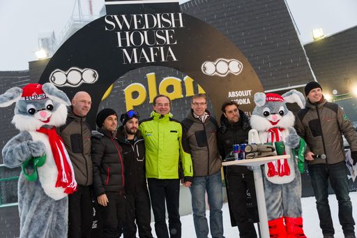 http://www.apa-fotoservice.at/galerie/3722/
Bestens gelaunt waren Swedish House Mafia als sie von BM Jürgen
Winter, GF Dir. Georg Bliem, Dir. Kurt Pfleger und WM-Maskottchen
Hopsi in Empfang genommen wurden. Abdruck honorarfrei