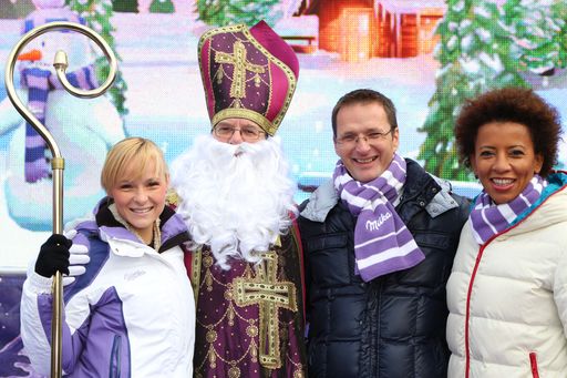 http://www.apa-fotoservice.at/galerie/3578 Im Bild
vlnr.: Missy May (Sängerin), Nikolo, Andreas Kutil (Managing
Director Mondélez Österreich), Arabella Kiesbauer (Moderatorin)