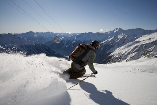 Vorschau Bild von Mallnitz präsentiert beim diesjährigen
Winteropening die ganze Bandbreite seiner Wintersportkompetenz:
stehen am Samstag, den 15.12. die zahlreichen "alternativen
Angebote" im Mittelpunkt, so dreht sich am Sonntag, den 16.12. am
Ankogel alles um den Alpinskilauf in all seinen Facetten.