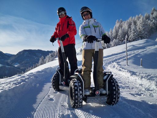 Vorschau Bild von Mallnitz präsentiert beim diesjährigen
Winteropening die ganze Bandbreite seiner Wintersportkompetenz:
stehen am Samstag, den 15.12. die zahlreichen "alternativen
Angebote" im Mittelpunkt, so dreht sich am Sonntag, den 16.12. am
Ankogel alles um den Alpinskilauf in all seinen Facetten.