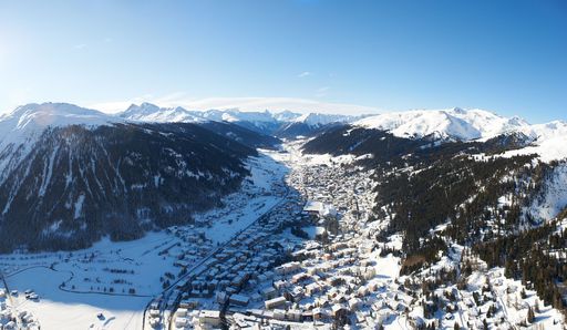 Davos Klosters ist eine der bekanntesten
Feriendestinationen der Welt und besitzt das kompletteste Ferien-,
Sport- und Incentiveangebot in den Bergen.