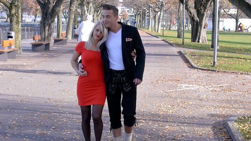 Vorschau Bild von Andrea Sgabalieri mit seiner auserwählten der
"blonden Bombe"