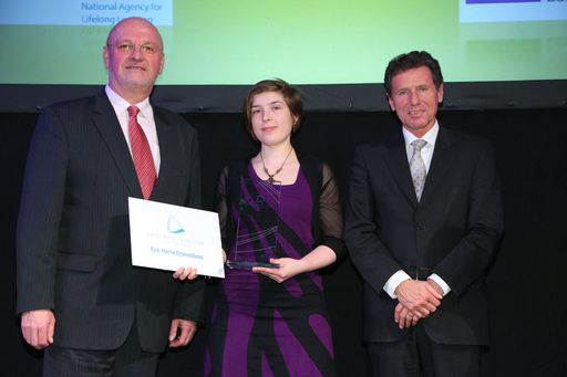 http://www.apa-fotoservice.at/galerie/3713 Im Bild
v.l.n.r.: Theodor Siegl (BMUKK-Sektionschef), Eva Maria Dreisiebner
(ERASMUS-Botschafterin), Karlheinz Töchterle (BM für Wissenschaft
und Forschung)