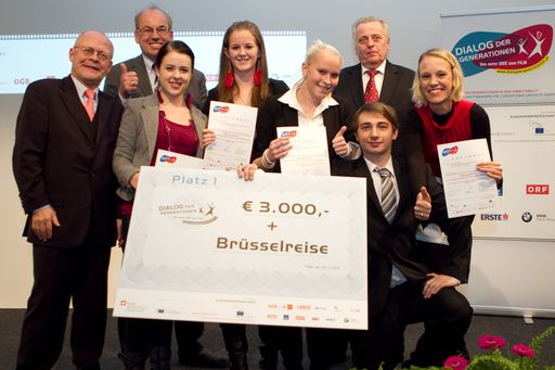 Team der Salzburg AG gewinnt 1. Platz,
Preisverleihung durch Bundesminister Rudolf Hundstorfer und Dirk
Fassbender (Europäische Kommission)