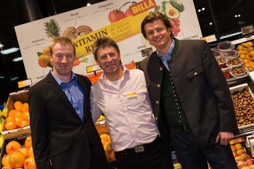 http://www.apa-fotoservice.at/galerie/3724
(v.l.n.r.) Josef Holzleitner (BILLA Vertriebsdirektor), Manfred
Deutsch (BILLA Marktmanager) und Manfred Pitters, BILLA
Vertriebsmanager.