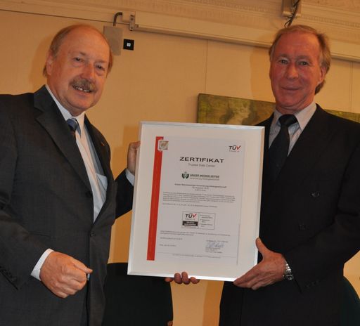 v.l.n.r. Dr. Hugo Eberhardt (TÜV AUSTRIA HOLDING AG
Vorstandsvorsitzender), Paul Kreinz (Grazer Wechselseitige
Versicherung AG, Leiter IT-Services)