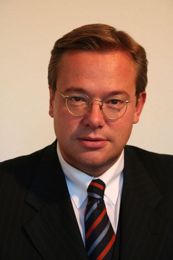 Dr. Stephan Witteler, künftiger
Aufsichtsratsvorsitzender bei den Asklepios Kliniken. Die Verwendung
dieses Bildes ist für redaktionelle Zwecke honorarfrei.
Veröffentlichung bitte unter Quellenangabe: "obs/Asklepios Kliniken"