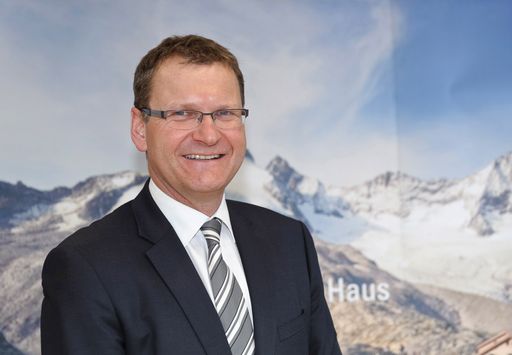 Dr. Andreas Ermacora folgt Christian Wadsack als
Alpenvereinspräsident nach.